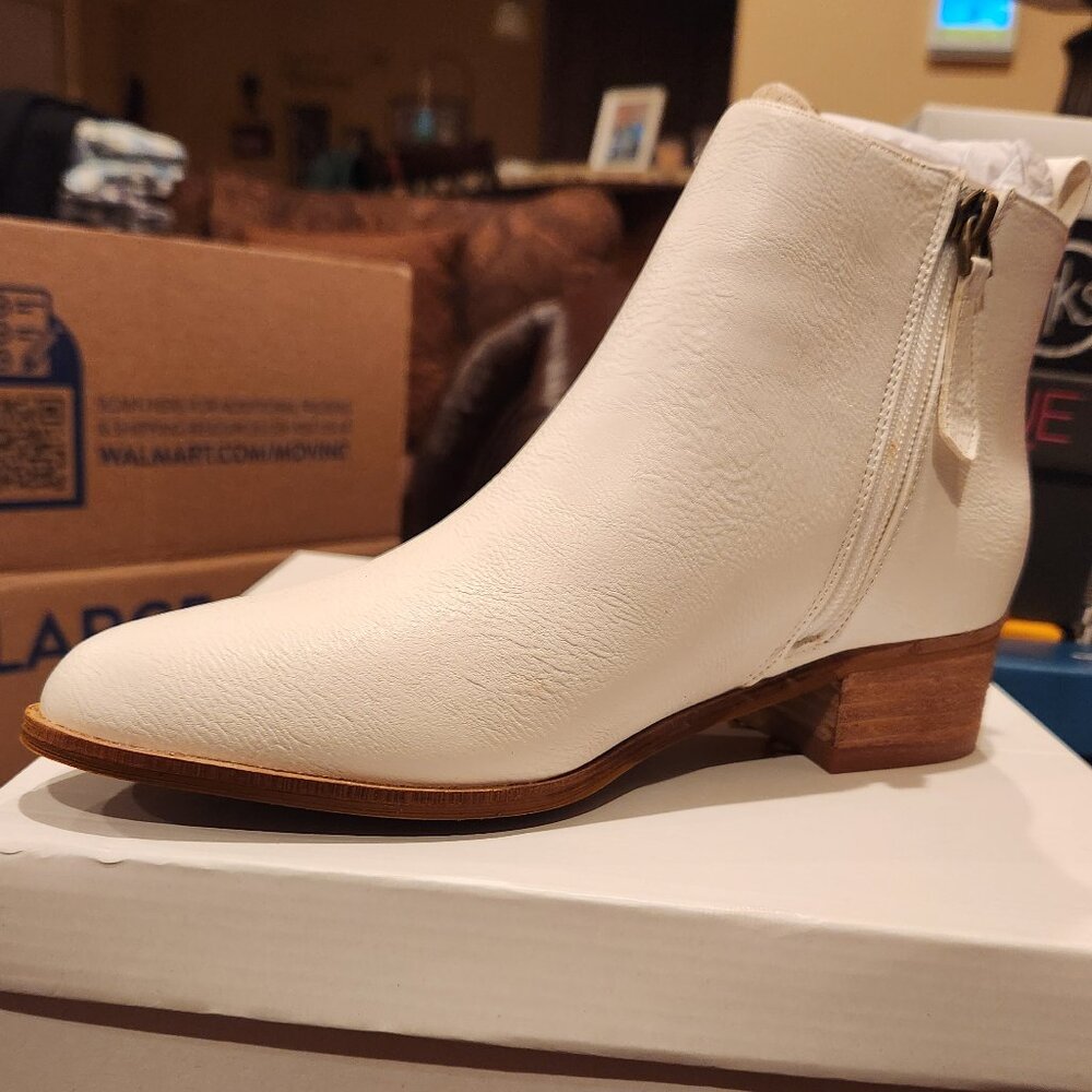 Beast's The Norway Boots in White
